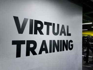 Spor erkekler ve kadınlar için spor salonunda motivasyonel metin daha fazla eğitmek için