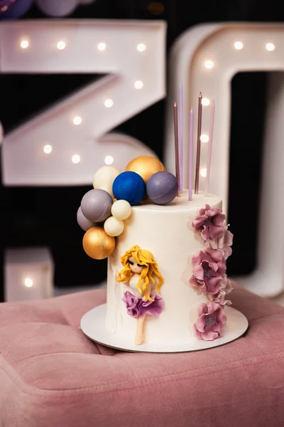 Bir partide güzel doğum günü pastası - 30 Th Anniversary — Stok fotoğraf