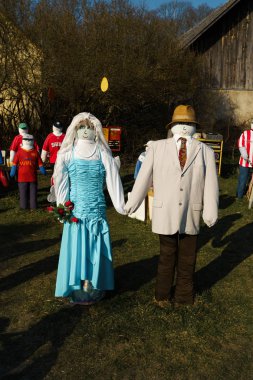 Sabile, Letonya - 21 Nisan 2019: Sabile, Letonya'da küçük yapay bebek şehri - Lellu pilseta