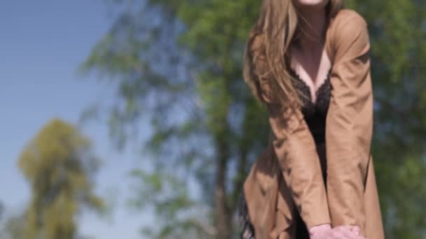 Young happy traveler arrived to new destination country - Waiting for her bus taxi and doing funny faces - Emotions of a white caucasian female woman with light long hair wearng bra and beige jacket — 비디오