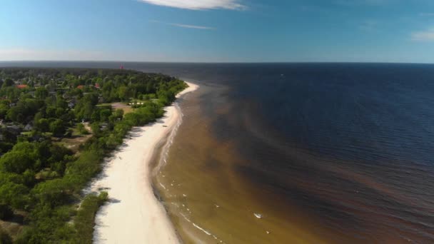 Flyg flyger över vackra vita paradiset sandstranden i Lettland och Östersjön Gulf — Stockvideo