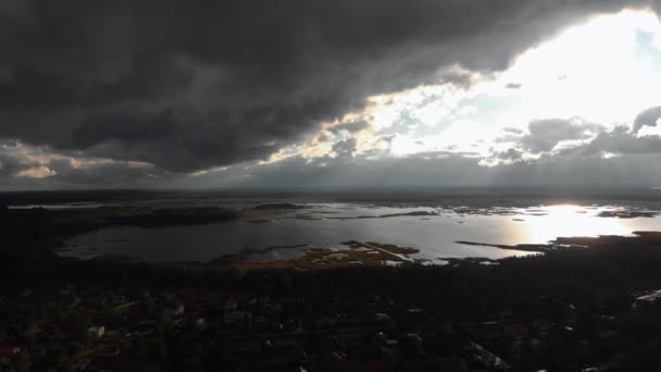 Luchtfoto gek levendige zonnige hemel vliegen boven de Oostzee Golf-prachtige natuur Cloud landschap landschap — Stockvideo