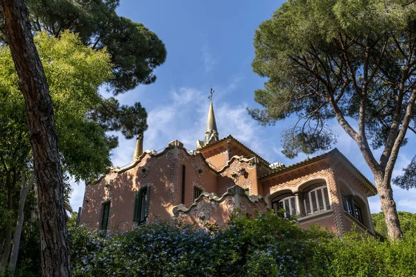 高迪房子在公园 Guell 巴塞罗那 西班牙 — 图库照片