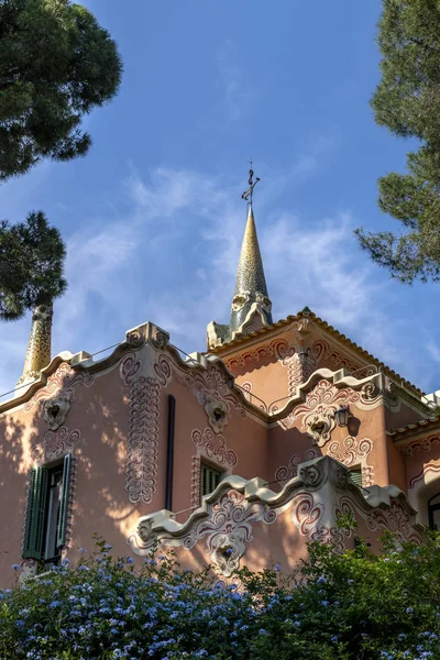 高迪房子在公园 Guell 巴塞罗那 西班牙 — 图库照片