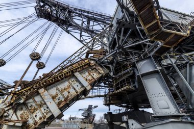 Terkedilmiş linyit dev Ekskavatör açık döküm Ferropolis - şehir demir, Stadt aus Eisen, Sachsen-Anhalt, Almanya