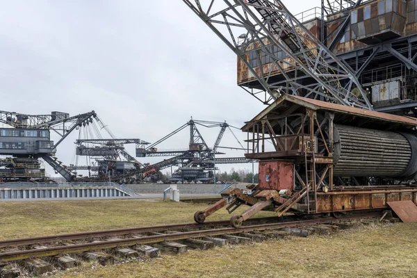 在废弃的褐煤露天 Ferropolis 莫斯丹塔澳大利亚艾森 Sachsen 安哈尔特 东德的巨型挖掘机 — 图库照片