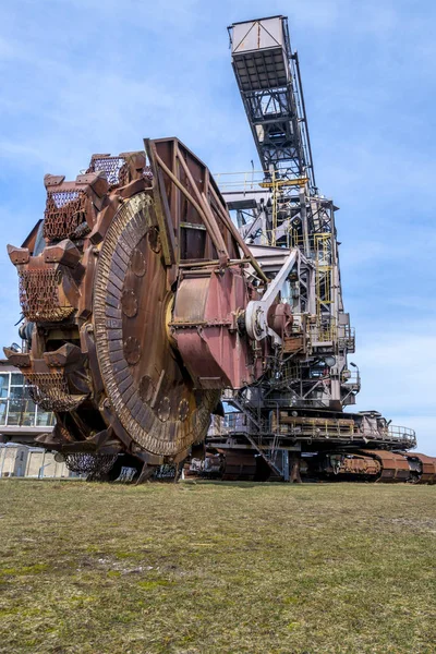 大型挖掘机在废弃褐煤露天 Ferropolis 铁城市 莫斯丹塔澳大利亚艾森 Sachsen 安哈尔特 — 图库照片