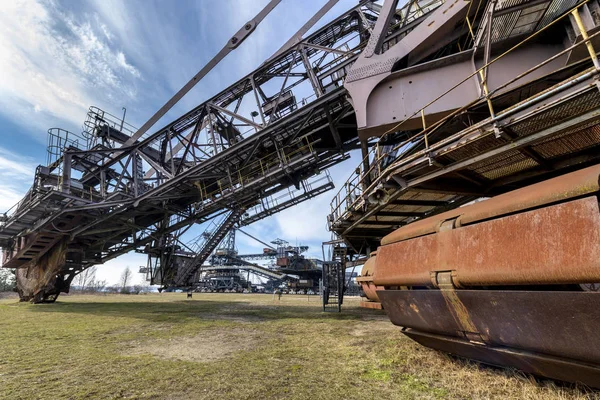 大型挖掘机在废弃褐煤露天 Ferropolis 铁城市 莫斯丹塔澳大利亚艾森 Sachsen 安哈尔特 — 图库照片