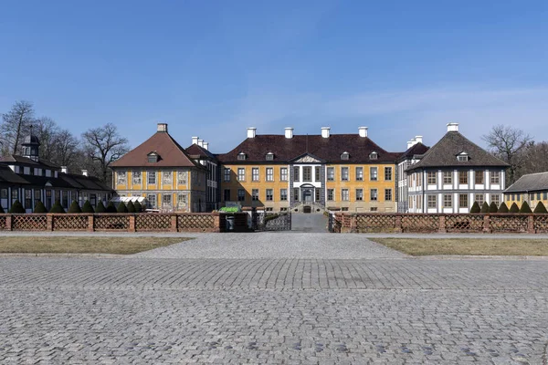 Staden Oranienbaum Med Slottet Och Parken Som Byggdes Som Komplett — Stockfoto