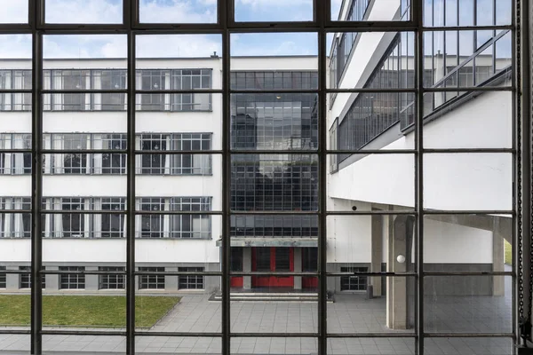 Dessau 2018年3月30日 1925年建筑师沃尔特格罗皮乌斯设计的包豪斯艺术学校标志性建筑是现代建筑的一个著名杰作 — 图库照片