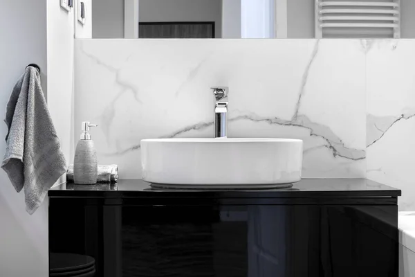 Baño Moderno Con Acabado Mármol Estilo Blanco Negro —  Fotos de Stock