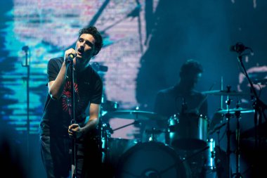 Varşova, Polonya - 18 Ağustos 2018: Dawid Podsiadlo Varşova Meskie Granie (Mens oynayan) 2017 konser sırasında sahne alanı'nda canlı gerçekleştirir. Konser Polonya'da en iyi müzik etkinliklerinden biri olan.