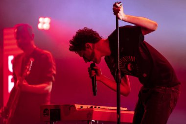 Varşova, Polonya - 18 Ağustos 2018: Dawid Podsiadlo Varşova Meskie Granie (Mens oynayan) 2017 konser sırasında sahne alanı'nda canlı gerçekleştirir. Konser Polonya'da en iyi müzik etkinliklerinden biri olan.