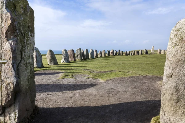 Ales kamienie, nakładające megalitycznych pomnik w Skane, Szwecja — Zdjęcie stockowe