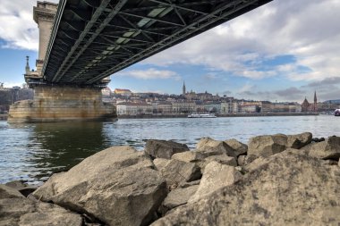 Zincir köprü üzerinden Tuna Nehri Budapeşte, Macaristan