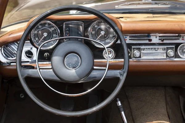 Close Vintage Car Steering Wheel — Stock Photo, Image