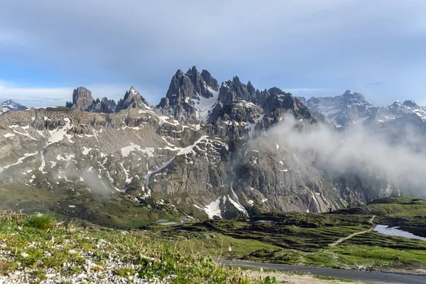 春の山 パノラマ イタリアのアルプスの山々 ドロミテ アルプス イタリア トレンティーノ アルト アディジェ州 — ストック写真