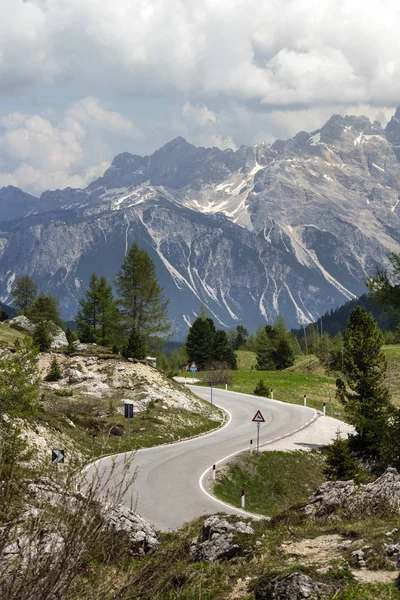 Våren Berg Panorama Snöklädda Toppar Italienska Alperna Dolomiterna Alperna Italien — Stockfoto