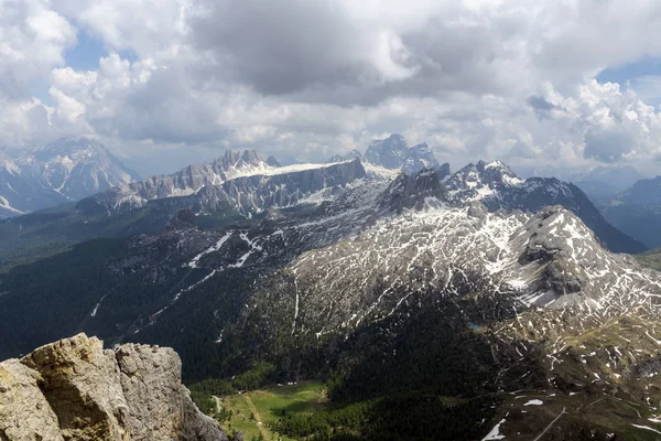 春の山 パノラマ イタリアのアルプスの山々 ドロミテ アルプス イタリア トレンティーノ アルト アディジェ州 — ストック写真