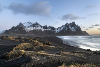 Stokksnes burnu ve Vestrahorn Dağı 