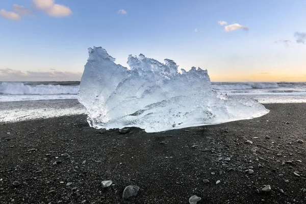 Diamantová pláž, Jokulsarlon, Island. — Stock fotografie