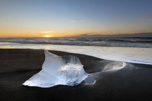 Diamantová pláž, Jokulsarlon, Island. — Stock fotografie