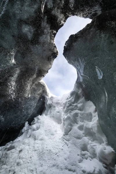 Křišťálově modrá ledová jeskyně Skaftafell — Stock fotografie