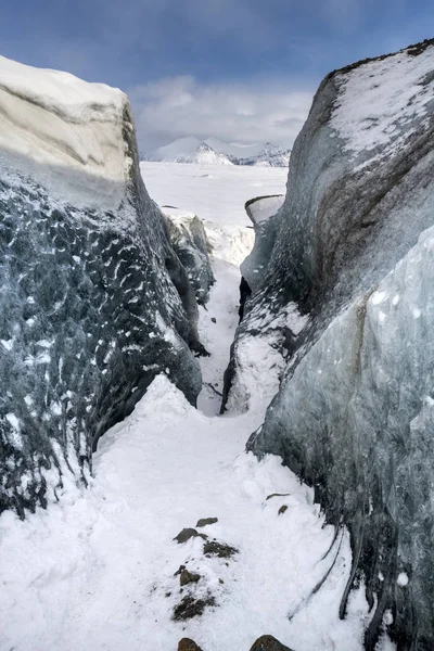 Křišťálově modrá ledová jeskyně Skaftafell — Stock fotografie