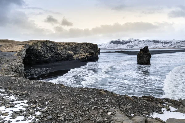 Reynisfjary, pláž na jihu Islandu — Stock fotografie