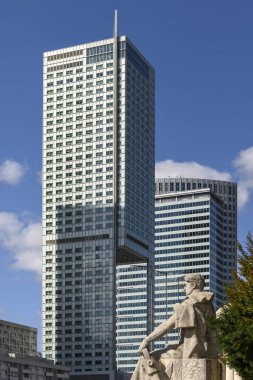 Varşova şehir merkezinde modern ve eski mimari