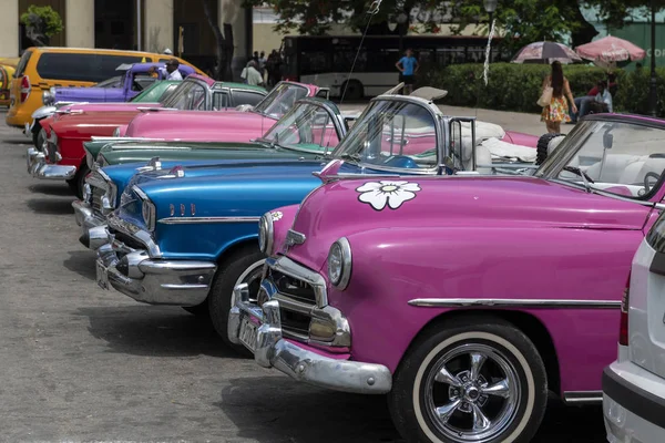 Traditional taxi in Havana — Stock Photo, Image