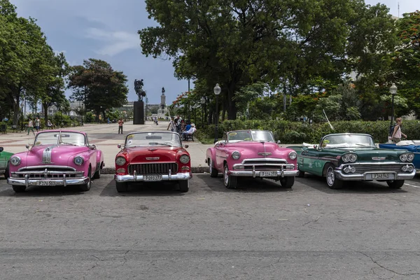 Traditional taxi in Havana — Stock Photo, Image