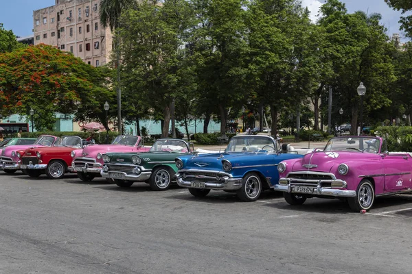 Traditional taxi in Havana — Stock Photo, Image