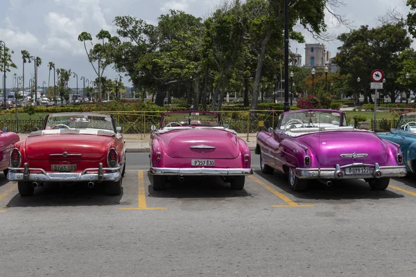 Traditionell gammal Vintage taxi i Havanna — Stockfoto