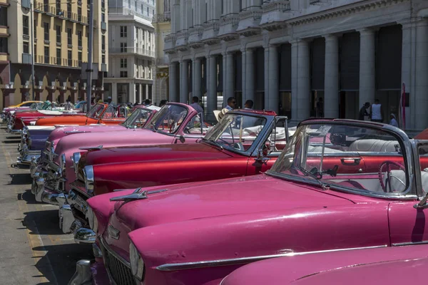 Traditional taxi in Havana Downtown — Stock Photo, Image