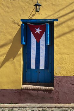 Trinidad, Küba'da kapısını Küba bayrağını