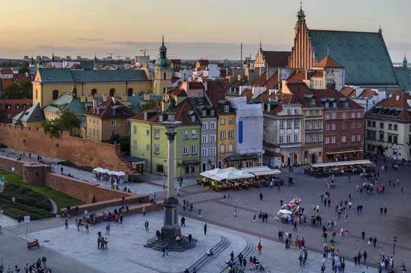 Panorama Zamku Królewskiego w Warszawie podczas zachodu słońca — Zdjęcie stockowe