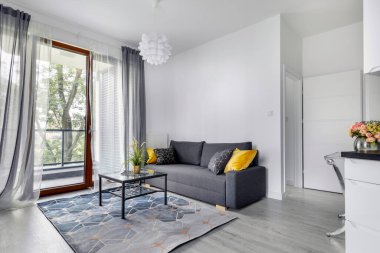 Modern iç tasarım - küçük bir dairede oturma odası