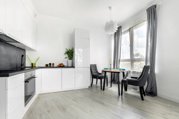 Design Interiores Moderno Cozinha Aberta Pequeno Apartamento — Fotografia de Stock