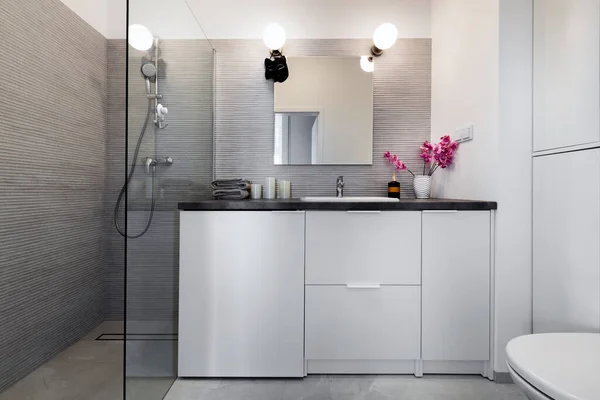 Moderno Piccolo Bagno Elegante Appartamento Stile Scandinavo — Foto Stock