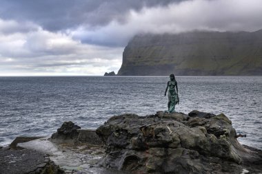 Fok Kadın Kopakonan Heykeli, Kalsoy Adası, Mikladalur Köyü, Faroe Adaları, Denamrk