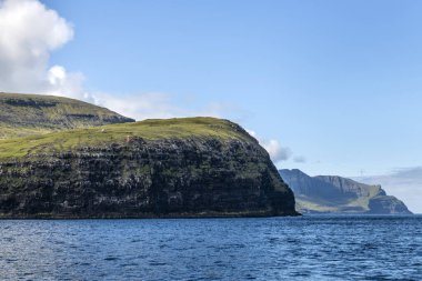 Danimarka 'nın Faroe Adaları' ndaki Rocky Sahil Kıyısı, Vestmanna Kayalıkları