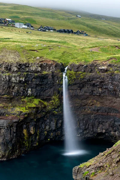 Gasadalur Dorp Verbazingwekkende Waterval Mulafossur Boven Noord Atlantische Oceaan Faeröer — Stockfoto