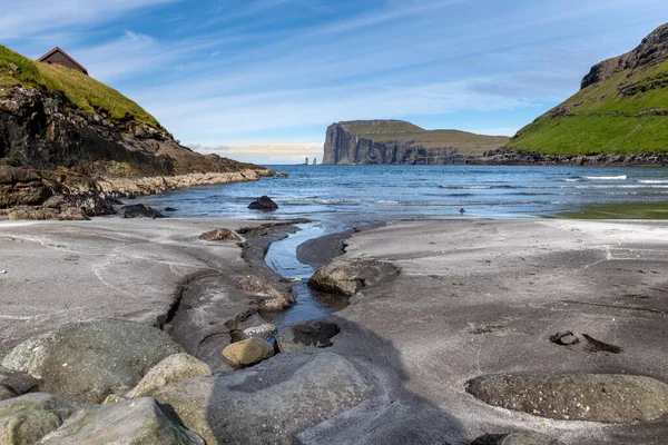 Risin Kellingin Deniz Yığınları Faroe Adaları Ndaki Tjornuvik Köyünden Bir — Stok fotoğraf
