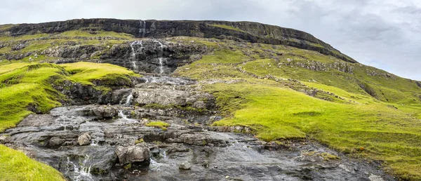 Panoramatický Výhled Vodopády Obci Saksun Faerských Ostrovech Dánsko — Stock fotografie
