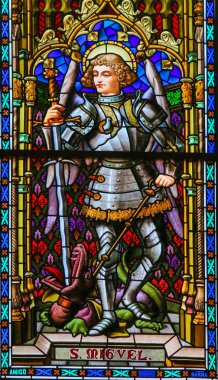 Valencia, İspanya - 15 Haziran 2018: Valencia Katedrali, Archangel St Michael tasvir eden Valencia, renkli cam