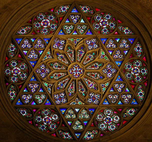 西班牙瓦伦西亚 2018年6月15日 彩色玻璃玫瑰窗 1354 在瓦伦西亚大教堂 瓦伦西亚 西班牙 这个窗口被称为 Salomo 为持有大卫国王的星 — 图库照片