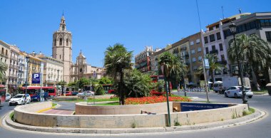 Valencia, İspanya - 15 Haziran 2018: Valencia Katedrali (13. yüzyıl) ve Torre Del Micalet, Plaza de la Reina merkezi Valencia, İspanya