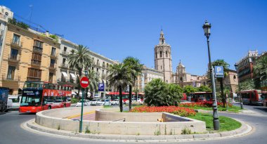 Valencia, İspanya - 15 Haziran 2018: Valencia Katedrali (13. yüzyıl) ve Torre Del Micalet, Plaza de la Reina merkezi Valencia, İspanya