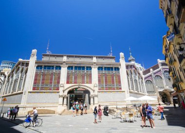 Valencia, İspanya - 15 Haziran 2018: Mercado orta veya Mercat Merkez Merkez Valencia, İspanya ve ilk örnek ve konuşulan Art Nouveau bulunan ortak bir pazar olduğunu